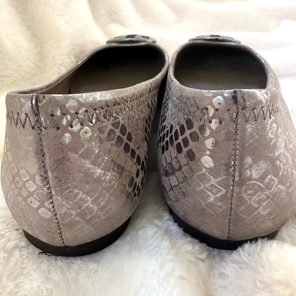 Tory Burch Silver Textured Flats - Picture 6 of 8